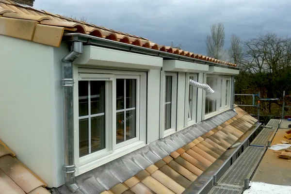 Dakkapel met pannendak uitgevoerd door HTD-Bouw