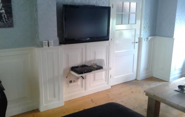 Lambrisering in woonkamer